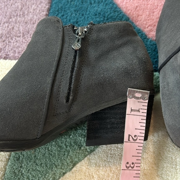 Blondo Villa Waterproof Dark Grey Suede Ankle Boots Booties - Picture 15 of 17